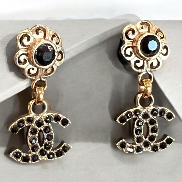Chanel Pierced Filigree Flower CC Earrings - Picture 3 of 7